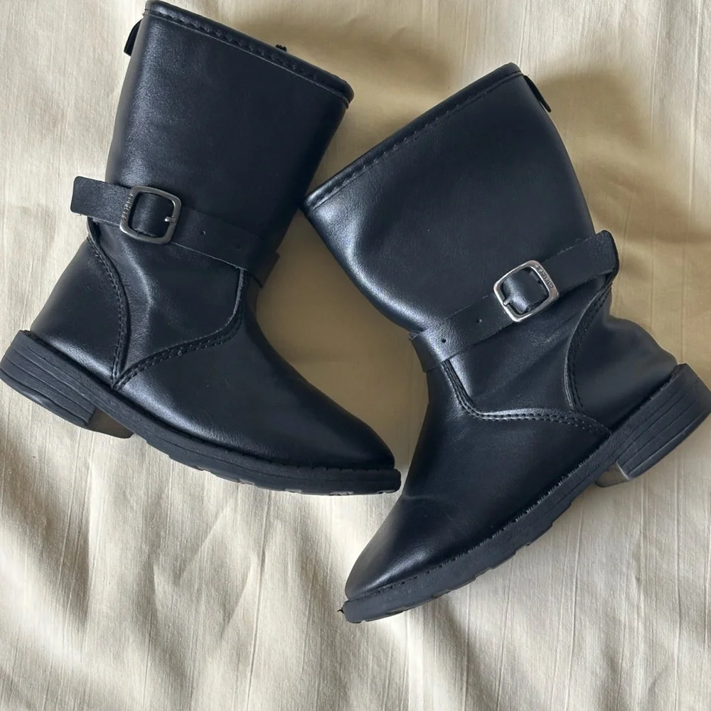 Carter's Black Kids Shoes size 7 M